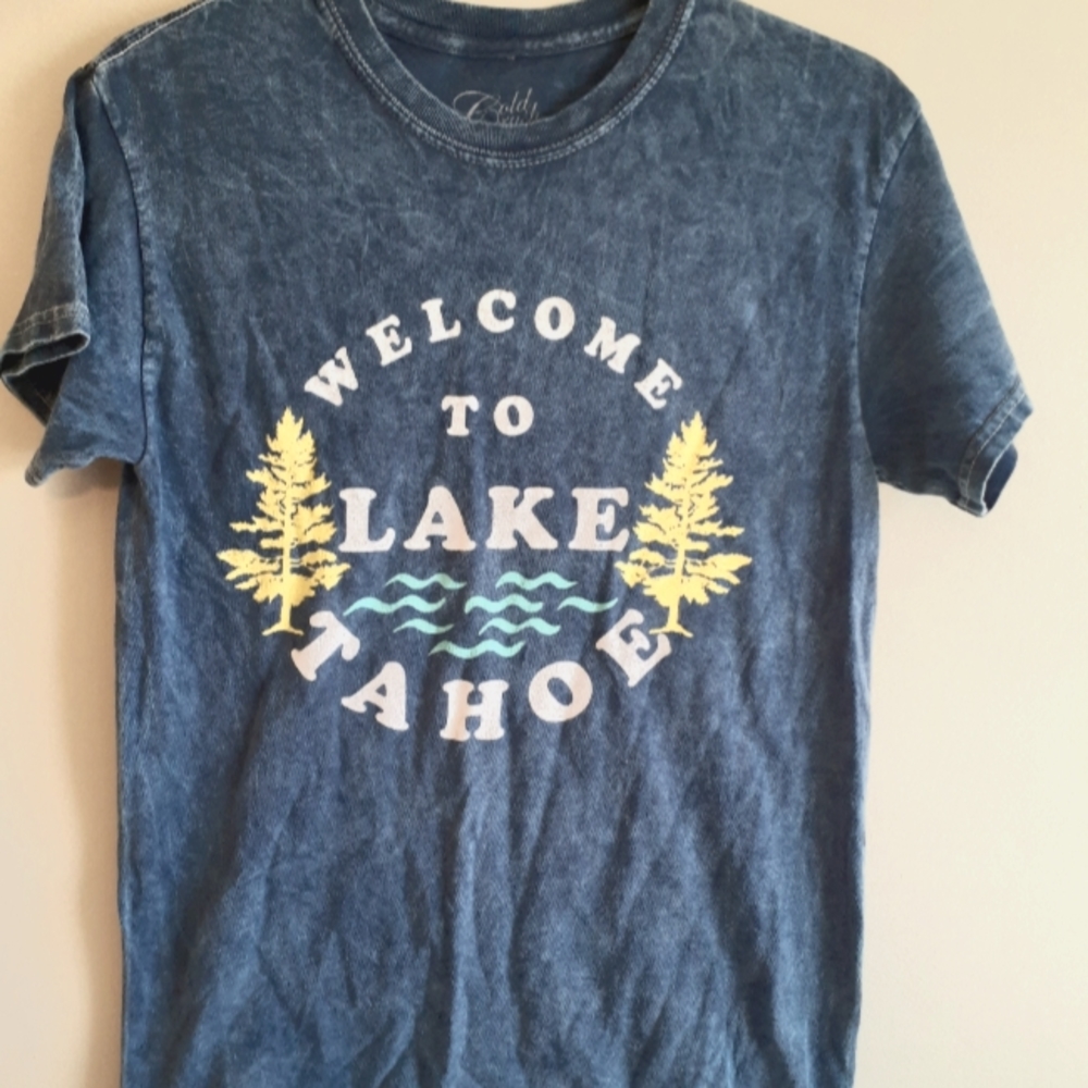 Cold Crush size SM distressed Blue tshirt